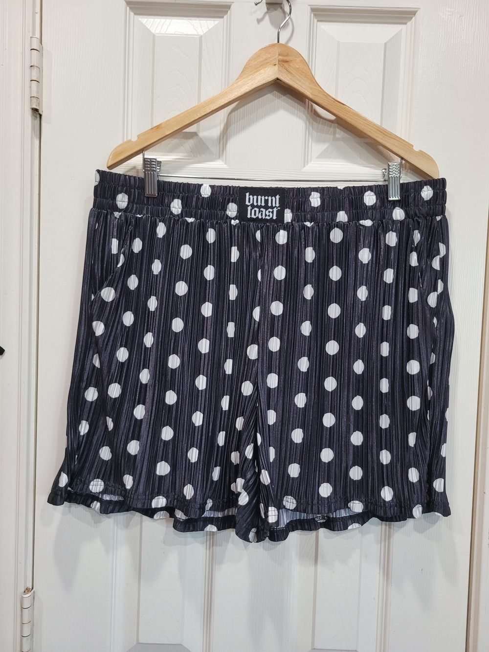 NWT Burnt Toast Hot Spot Plissé Polka Dot Shorts L/XL Black White - Picture 4 of 7